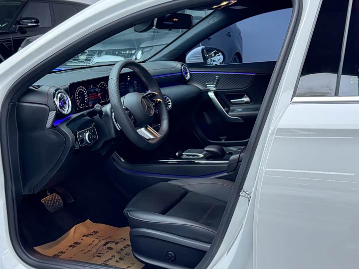 Фото 6 - Mercedes-Benz A-Class