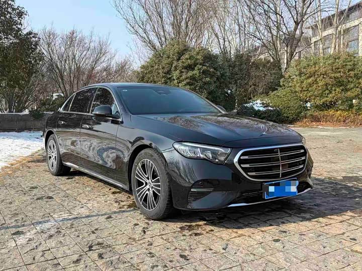 Photo 3 - Mercedes-Benz E-Class