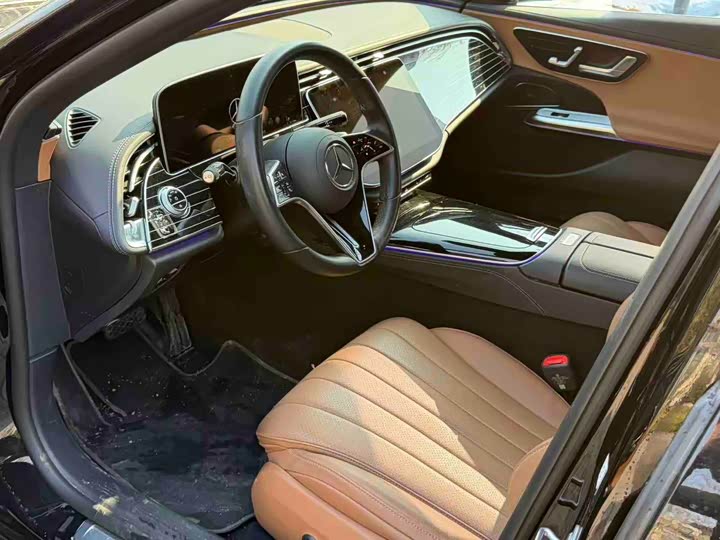 Photo 4 - Mercedes-Benz E-Class