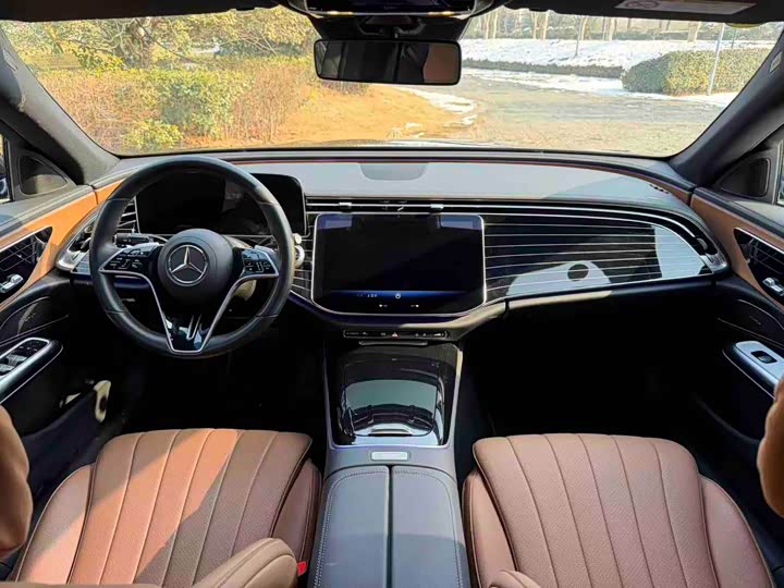 Photo 5 - Mercedes-Benz E-Class