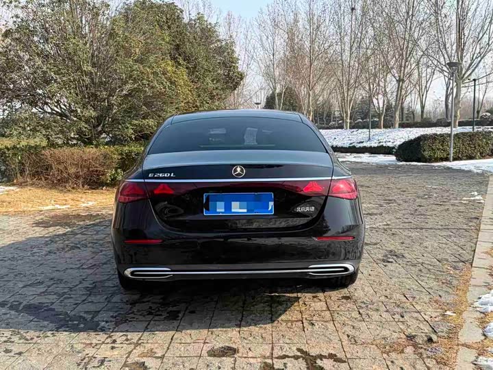 Photo 8 - Mercedes-Benz E-Class