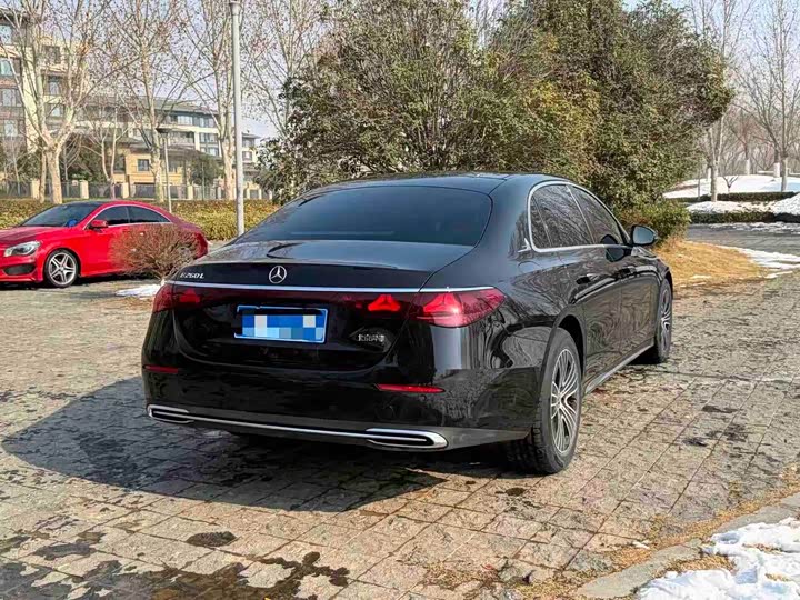 Photo 9 - Mercedes-Benz E-Class