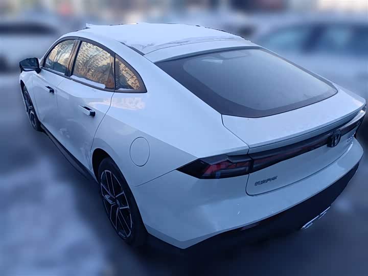 Фото 9 - Changan UNI-V Hybrid