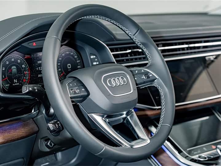 Фото 8 - Audi Q7