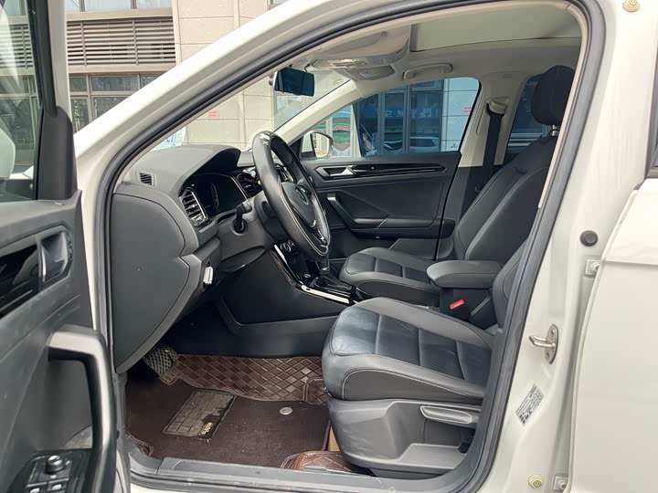 Фото 5 - Volkswagen T-Roc