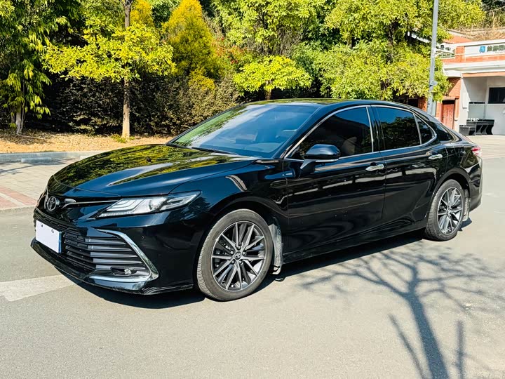 Фото 3 - Toyota Camry