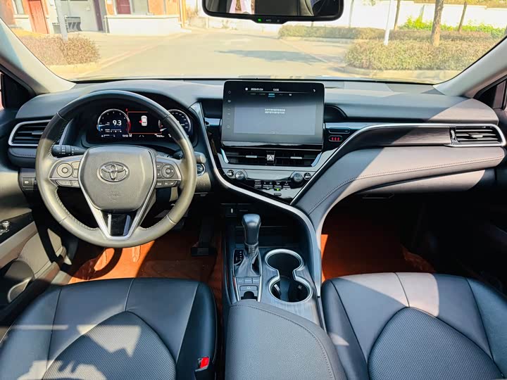 Фото 5 - Toyota Camry