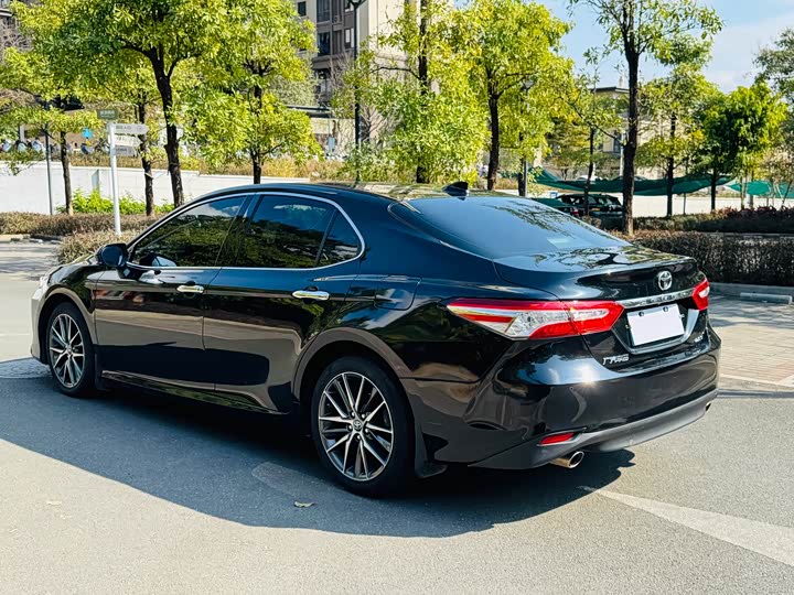 Фото 7 - Toyota Camry