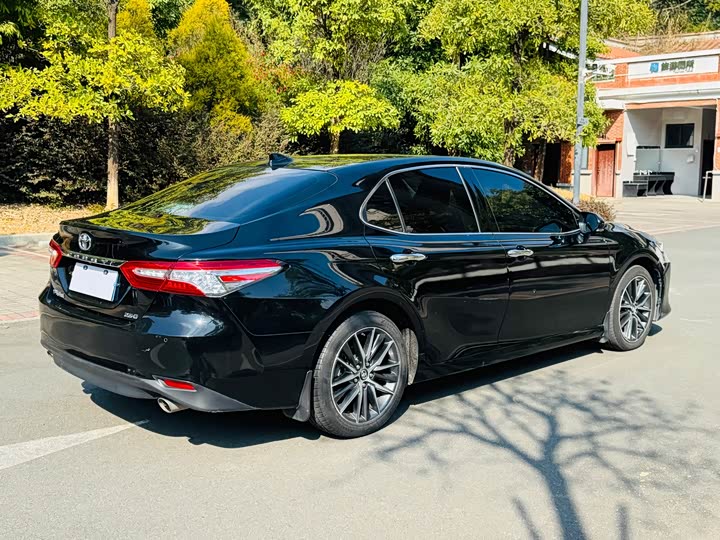 Фото 9 - Toyota Camry