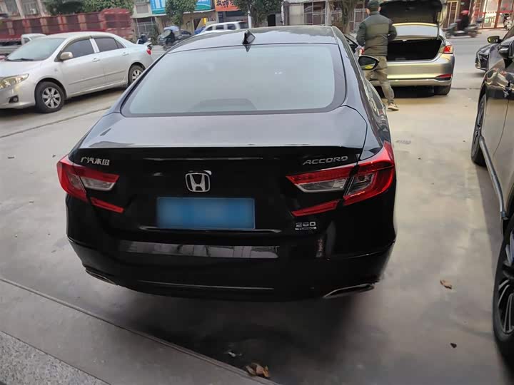 Фото 6 - Honda Accord