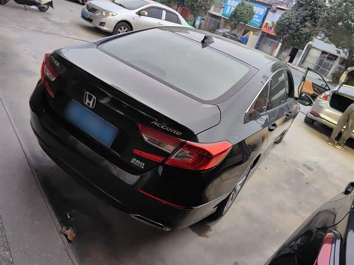 Фото 7 - Honda Accord