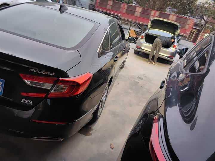 Фото 8 - Honda Accord