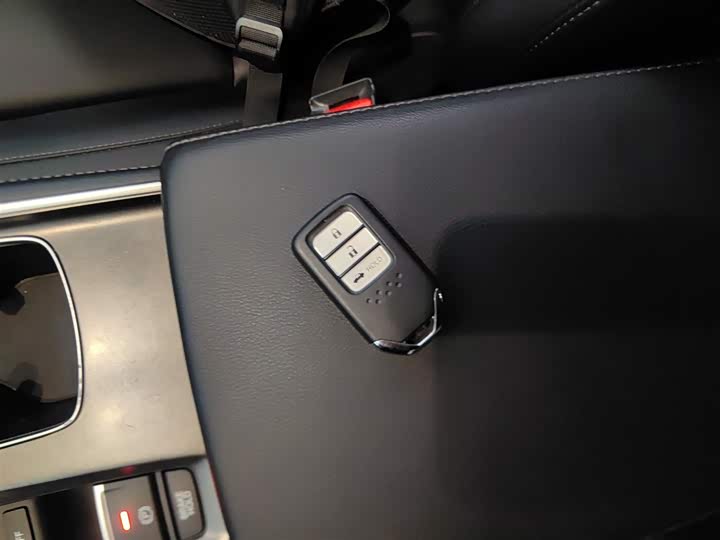 Фото 9 - Honda Accord