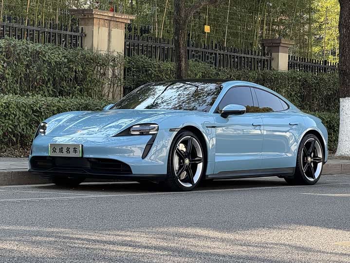 Фото 1 - Porsche Taycan