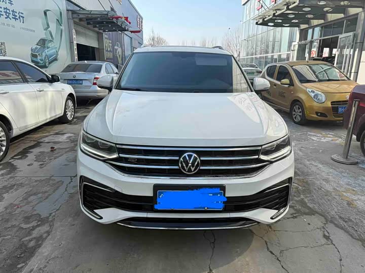 Фото 2 - Volkswagen Tiguan L Pro