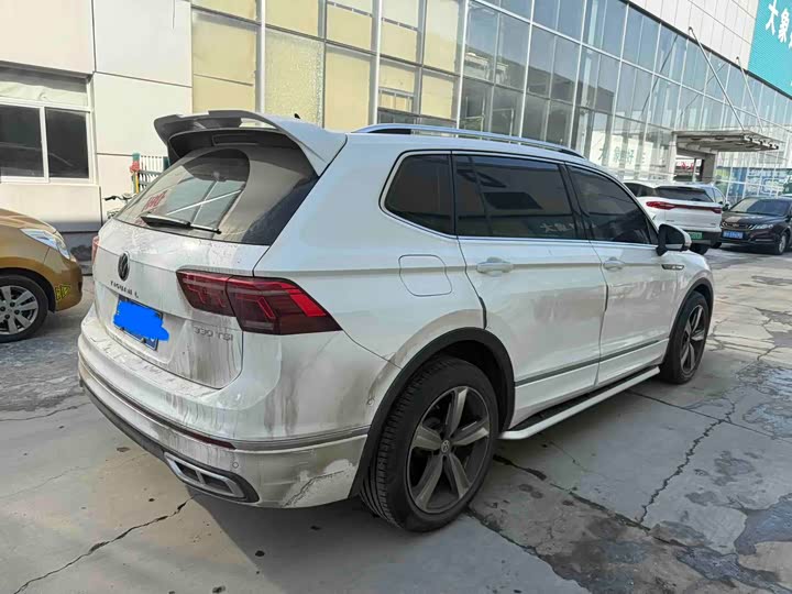 Фото 3 - Volkswagen Tiguan L Pro