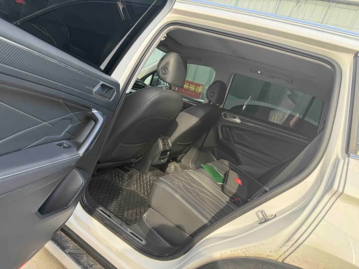 Фото 6 - Volkswagen Tiguan L Pro