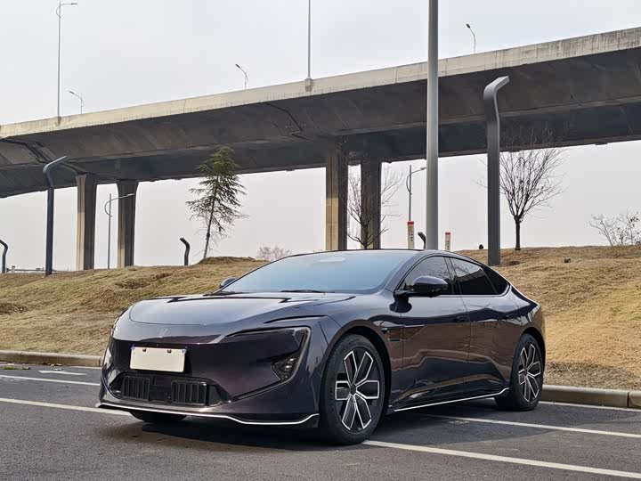 Фото 1 - Avatr 12