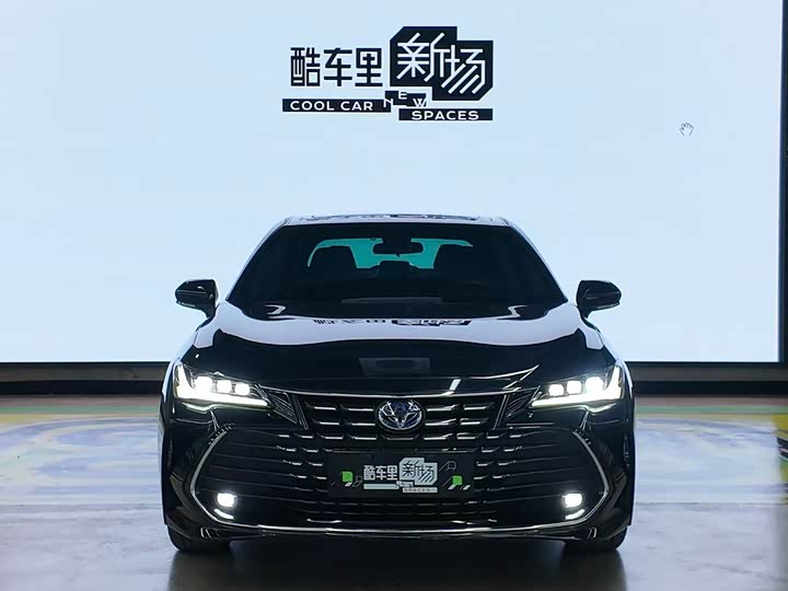 Photo 2 - Toyota Avalon
