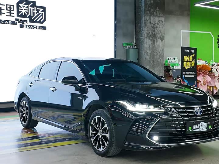 Photo 3 - Toyota Avalon