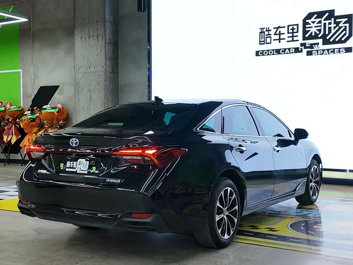 Photo 4 - Toyota Avalon