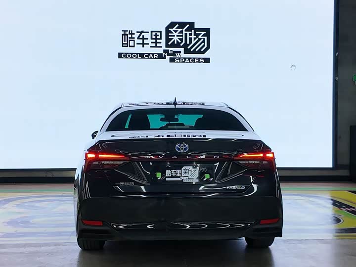 Photo 5 - Toyota Avalon