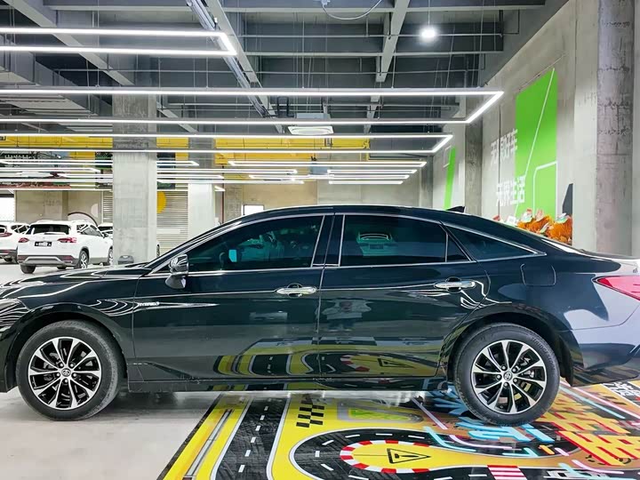 Photo 7 - Toyota Avalon