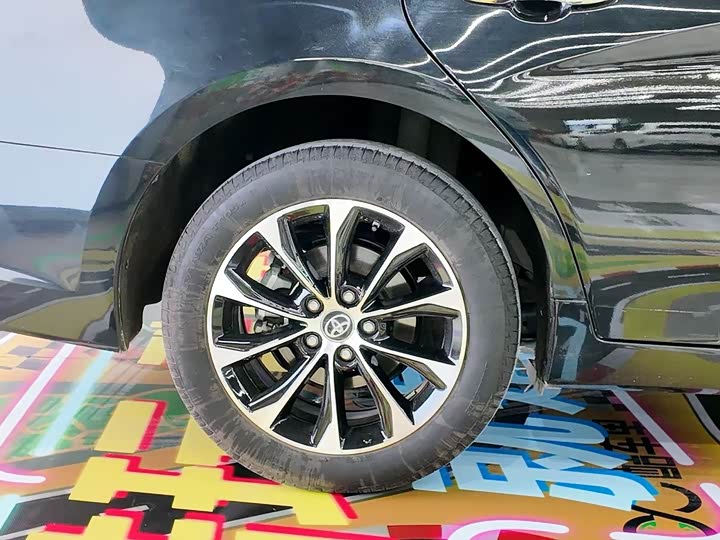 Photo 8 - Toyota Avalon