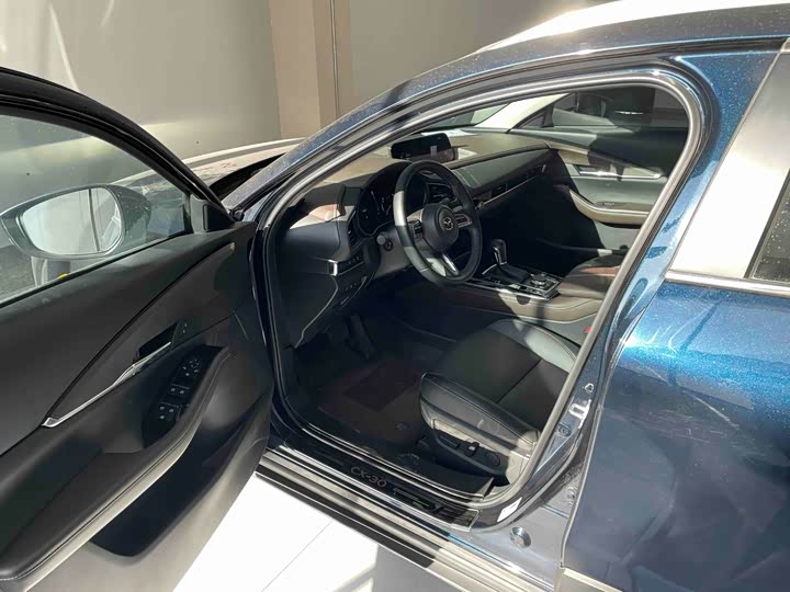 Фото 9 - Mazda CX-30