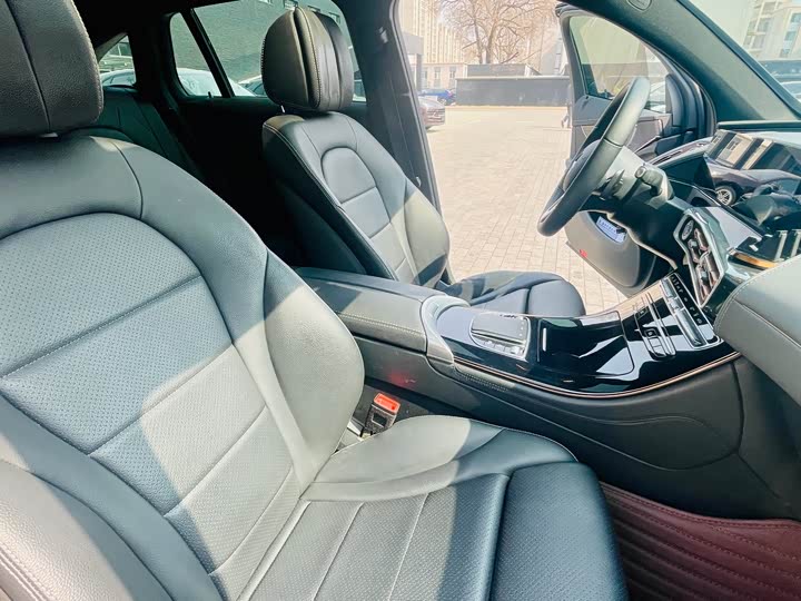 Фото 9 - Mercedes-Benz EQC