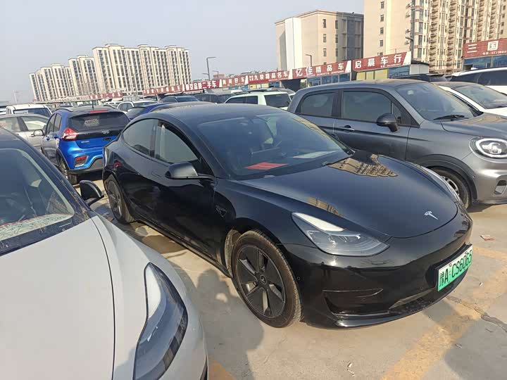 Фото 3 - Tesla Model 3