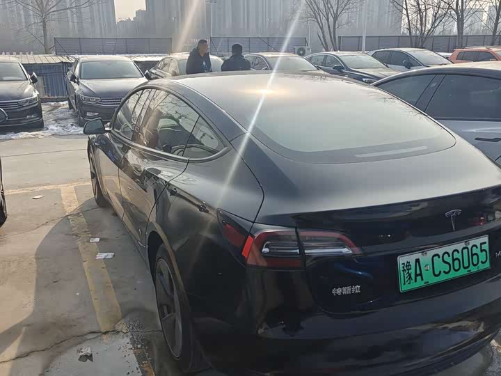 Фото 4 - Tesla Model 3