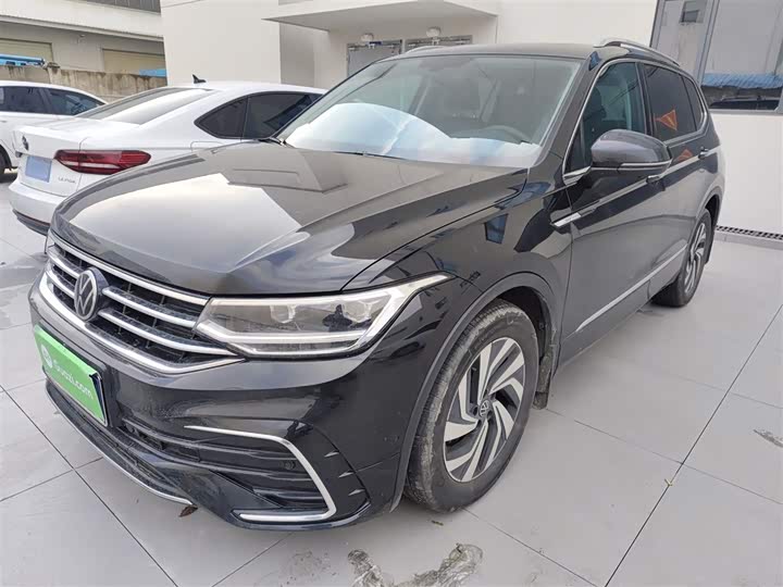 Фото 1 - Volkswagen Tiguan L Pro