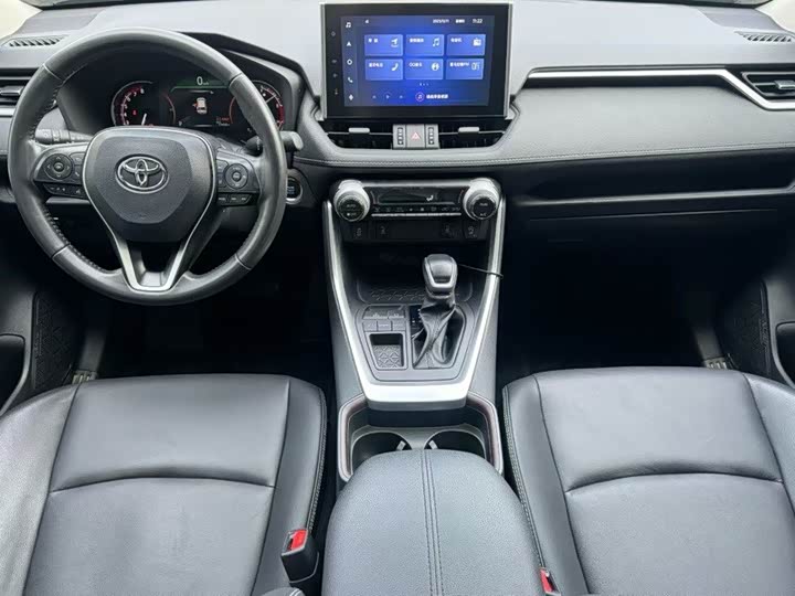 Фото 4 - Toyota RAV4