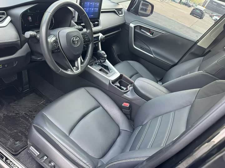 Фото 5 - Toyota RAV4