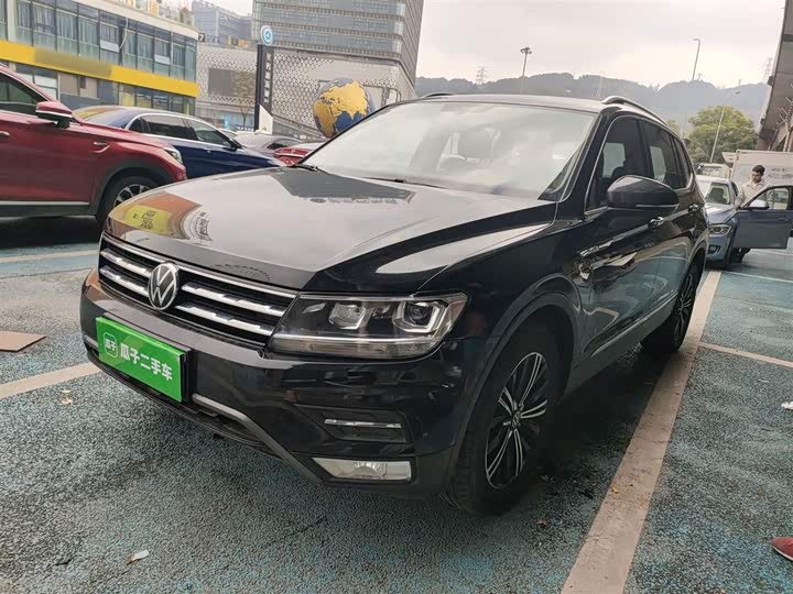 Фото 2 - Volkswagen Tiguan L Pro
