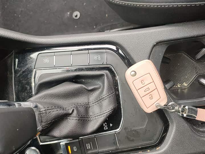 Фото 9 - Volkswagen Tiguan L Pro