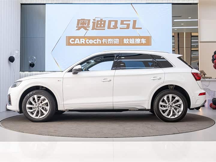 Фото 2 - Audi Q5L