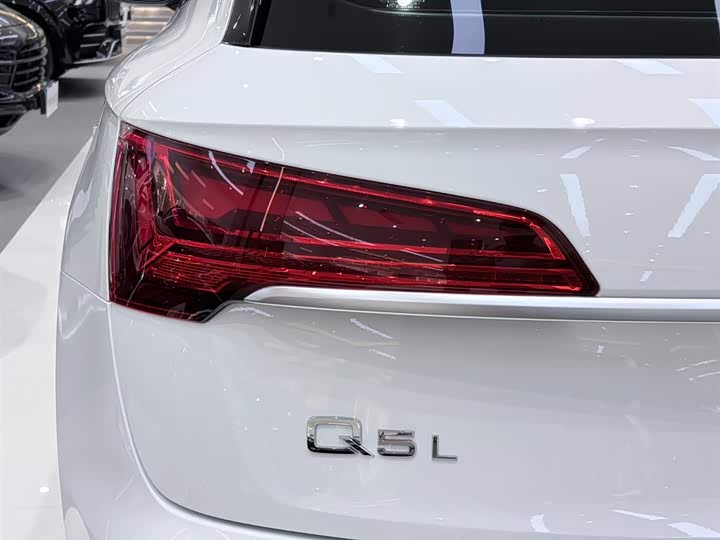 Фото 6 - Audi Q5L