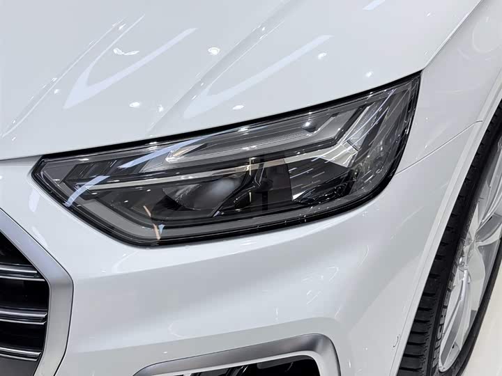 Фото 7 - Audi Q5L