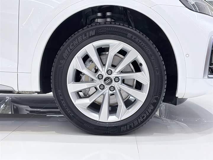 Фото 8 - Audi Q5L