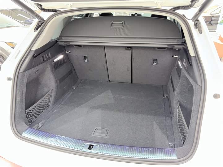 Фото 9 - Audi Q5L