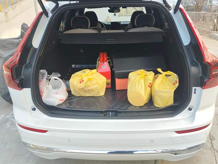 Фото 4 - Volvo XC60