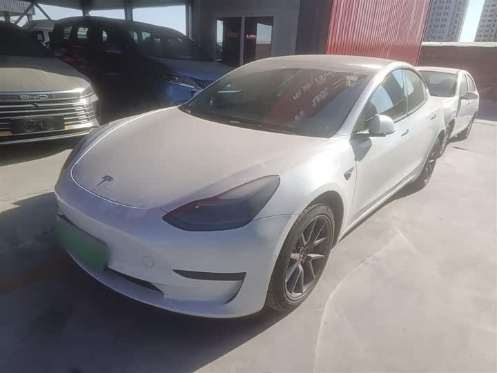 Фото 1 - Tesla Model 3
