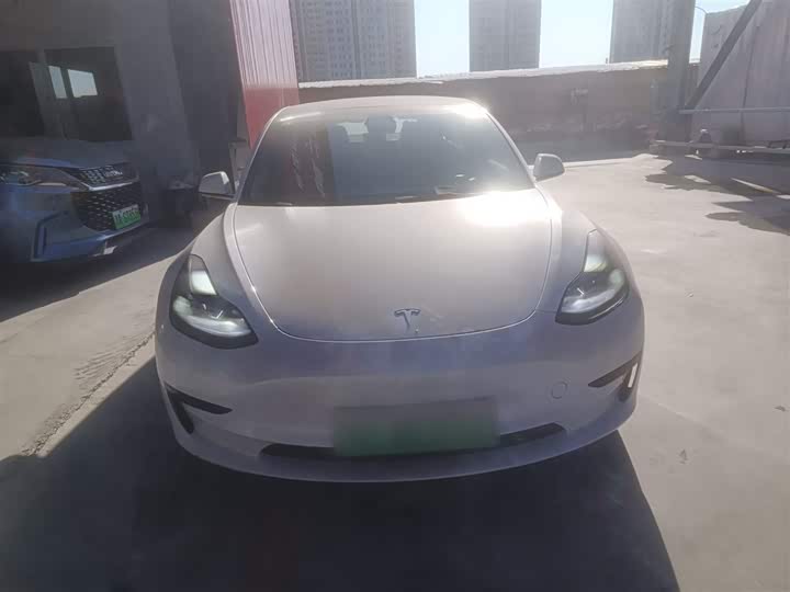 Фото 3 - Tesla Model 3