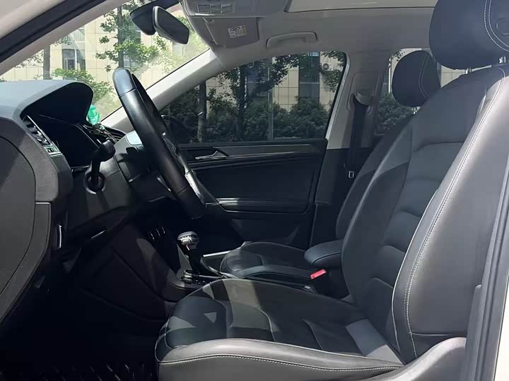 Фото 4 - Volkswagen Tiguan L Pro