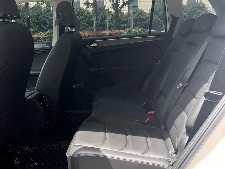 Фото 5 - Volkswagen Tiguan L Pro