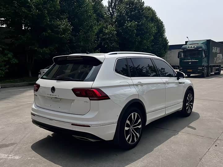 Фото 6 - Volkswagen Tiguan L Pro
