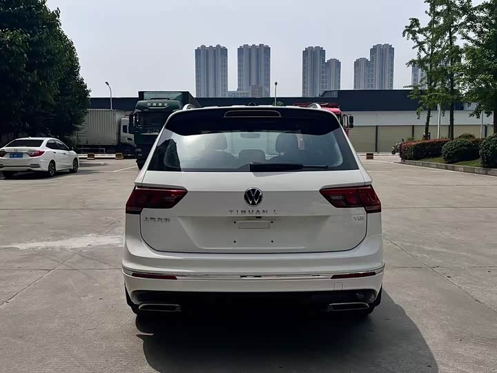 Фото 7 - Volkswagen Tiguan L Pro