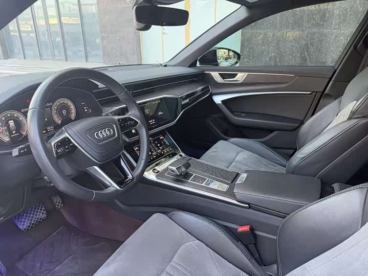 Фото 9 - Audi A6L